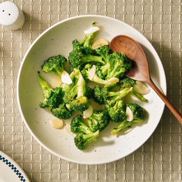 10-minute broccoli in garlic sauce