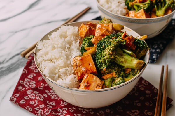 10-minute broccoli tofu bowls