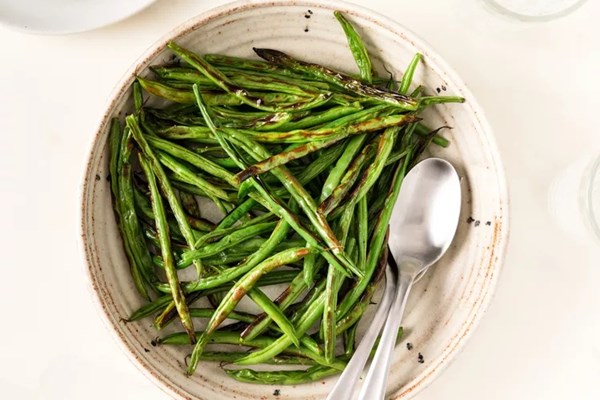 10-minute broiled green beans 