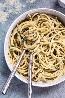 10-minute creamy, buttery herbed bucatini