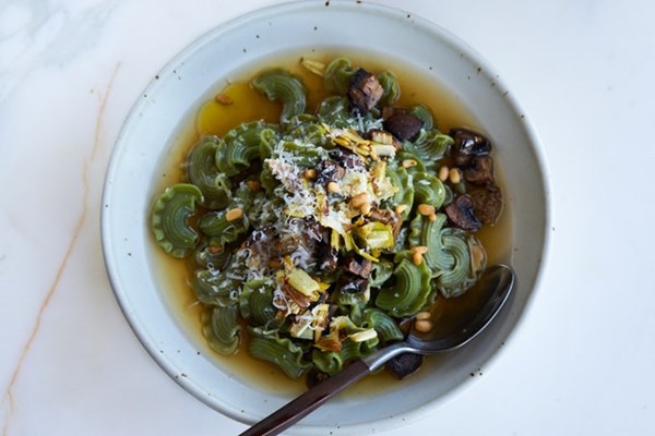10 minute Instant Pot mushroom broth