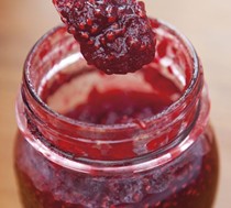 10-minute raspberry jam