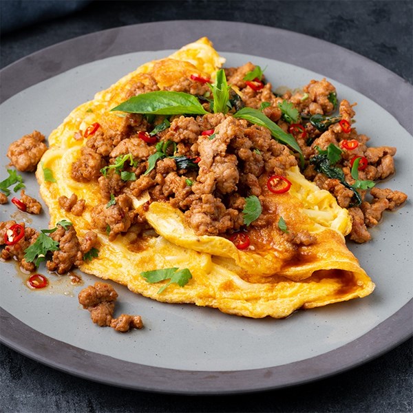 10-minute spicy pork and noodle omelette