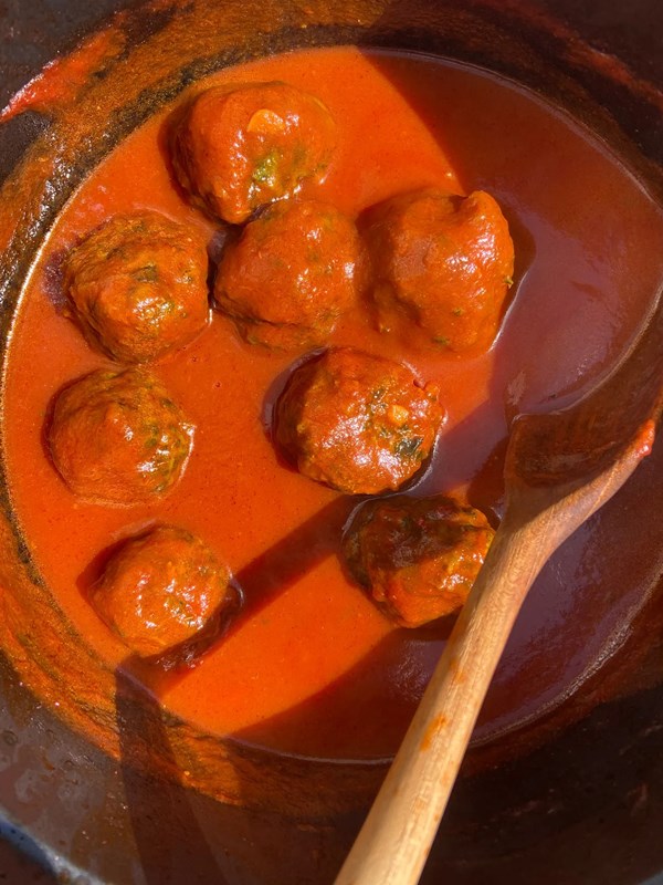 10-minute tomato sauce & meatballs
