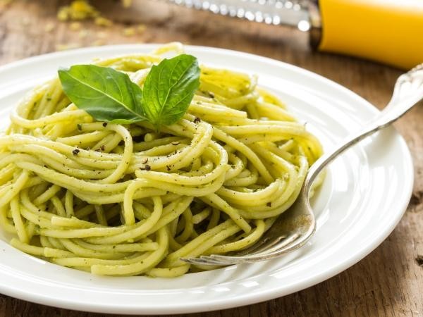 15-minute creamy avocado pasta
