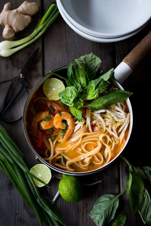 15 minute Thai coconut noodle soup  (Khao soi)