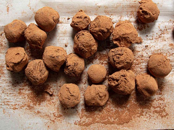 2-ingredient chocolate truffles