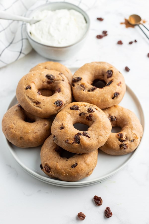 2 ingredient cinnamon raisin bagels