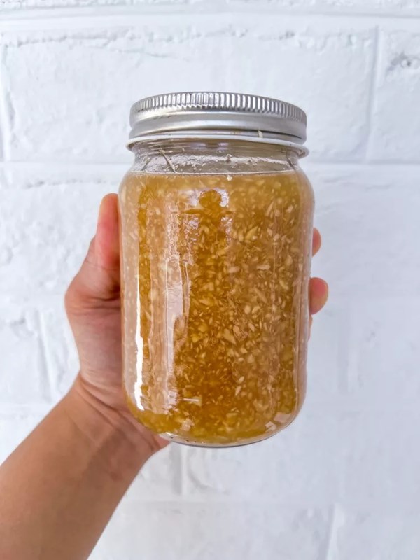 2-ingredient honey ginger tea