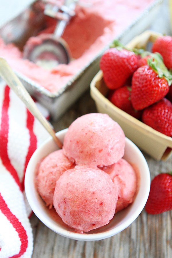 2-ingredient strawberry banana ice cream