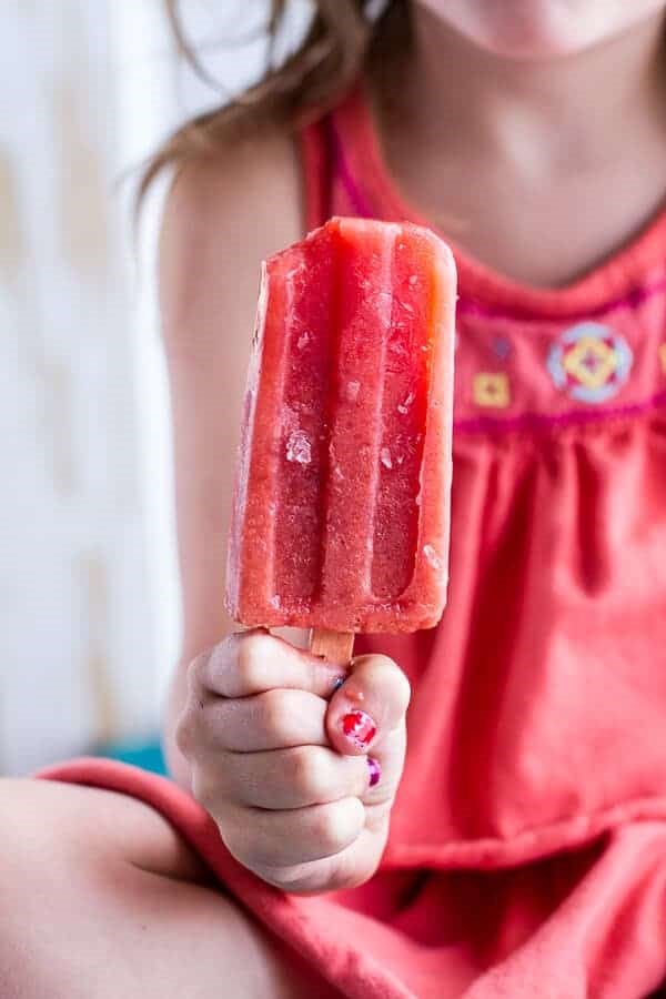 2-ingredient strawberry popsicles 