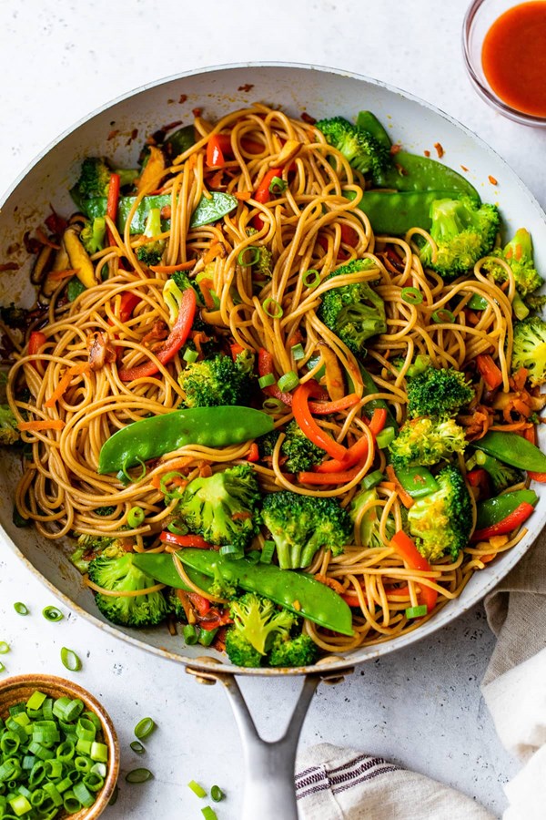 20-minute veggie lo mein bowl 