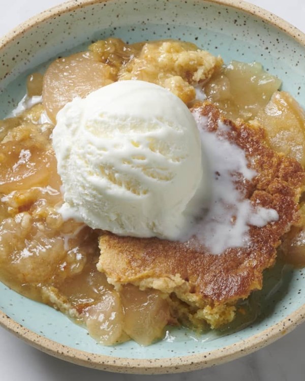 3-ingredient apple dump cake