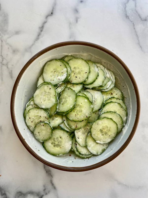 3-ingredient cucumber ranch salad