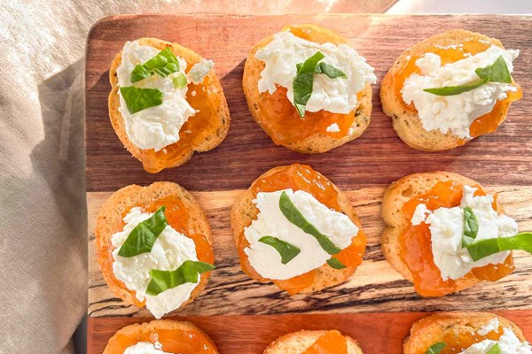 3-ingredient goat cheese crostini