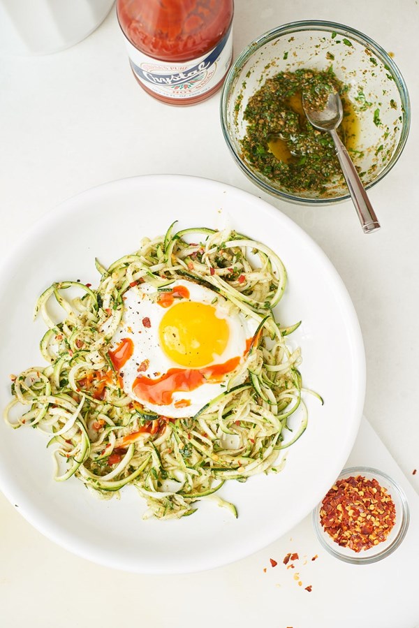 3-ingredient pesto zoodle bowl