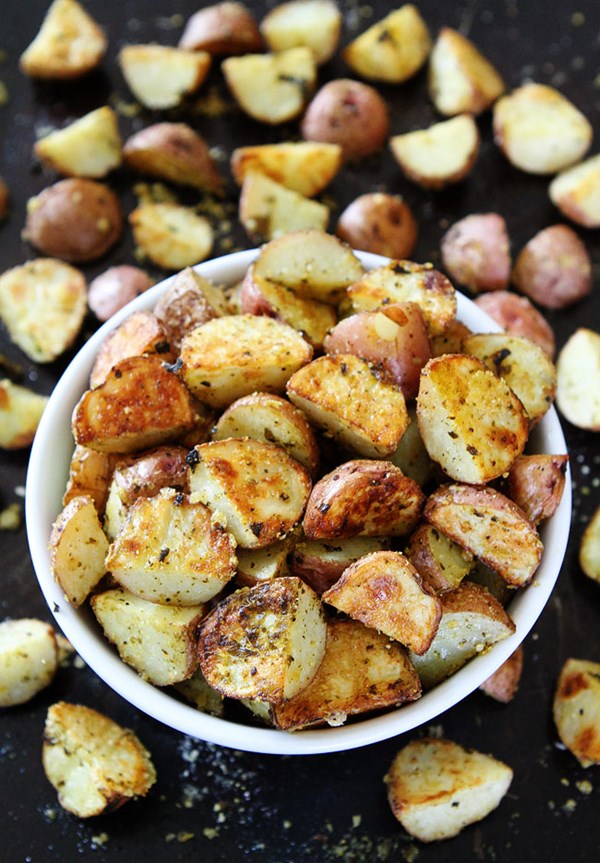 3-ingredient roasted Parmesan pesto potatoes
