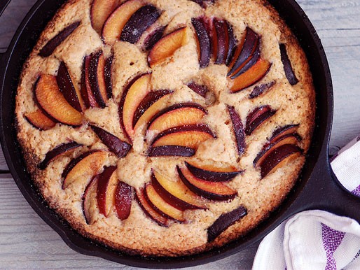 30-minute skillet plum cake
