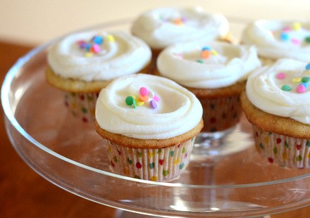 30-minute vanilla cupcakes