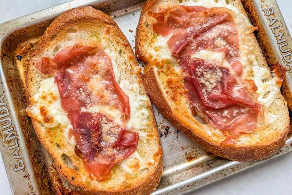 4-ingredient ham and cheese toast