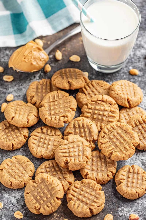 5-ingredient peanut butter cookies