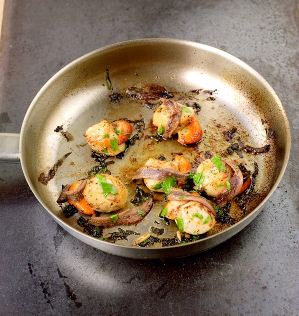 52: Fried scallops with anchovies and dried chilli