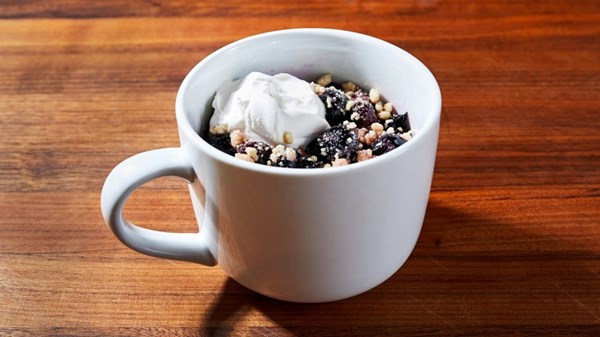 6-minute berry cobbler mugs