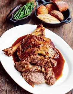 7-hour braised leg of lamb (Gigot d'agneau braisé 7 heures)