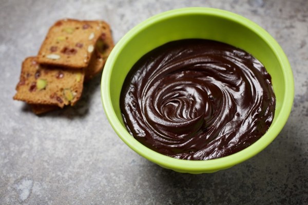 7-minute vegan chocolate sauce
