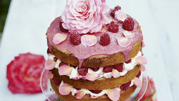 A beautiful rose-strewn cake for birthdays