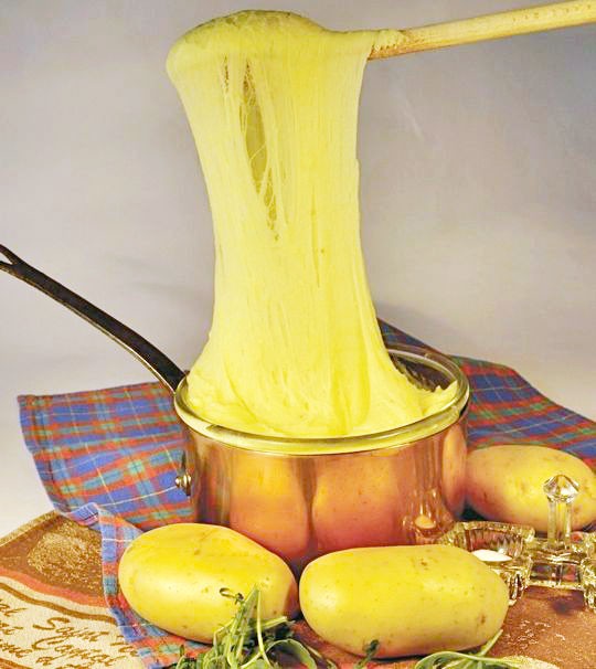 A cheesy twist on mashed potatoes (Pommes aligot)