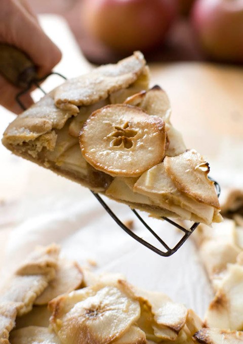 A delicious apple & cinnamon crostata