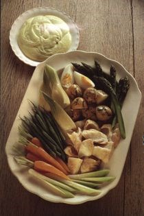 A feast of salt cod, garlic mayonnaise and vegetables (Aioli de morue)