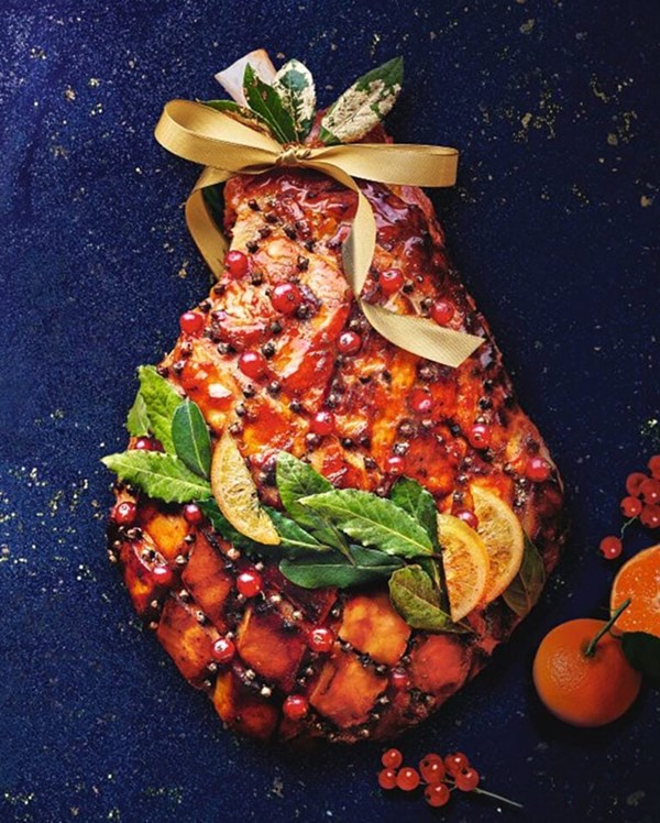 A glam ham to steal the show: the mini