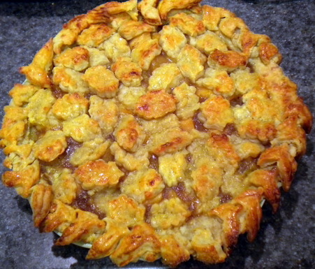 A pear of apples pie with Gruyere crust