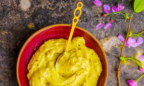 A puree of new potatoes and olive oil