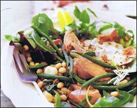 A salad of salmon, beans and crunch