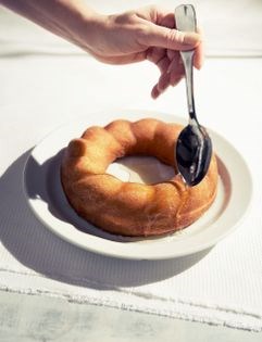 A summery cake with lemongrass syrup