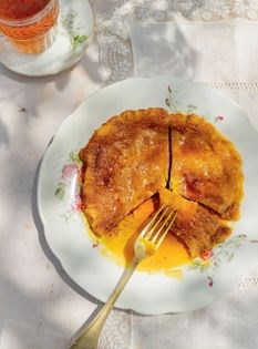 A sweet saffron omelette (Gheyghanagh)