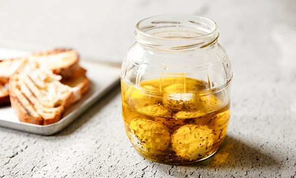 A tangy cheese starter: labneh in olive oil