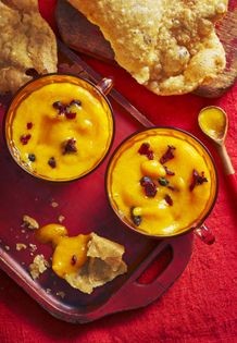 Aamras with saffron pooris