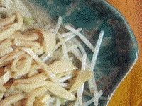 Abalone shreds with mung bean sprouts (Bāosī yínyá / 鮑絲銀芽)