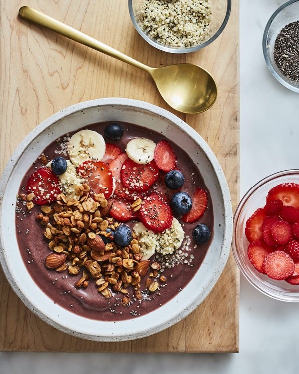 Acai bowl with coconut 