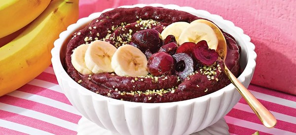 Açaí-cherry smoothie bowls 