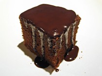 Aerial chocolate cake, ganache glaze (Gâteau au chocolat aérien, glacé ganache)