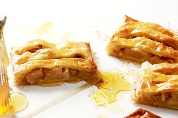 Aged cheddar & pear jalousie