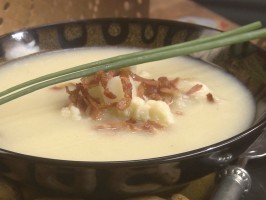 Aged cheddar cauliflower soup