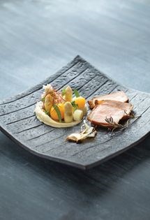 Aged pork loin roast with asparagus and “Béarnaise in parts”