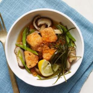 Agedashi salmon with snow peas, shiitakes & salmon roe