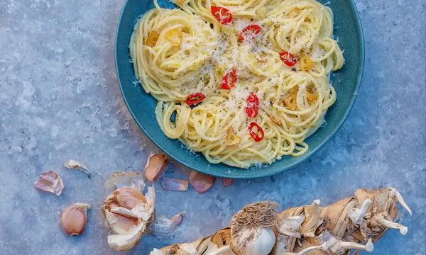 Aglio, olio e peperoncino [pasta]